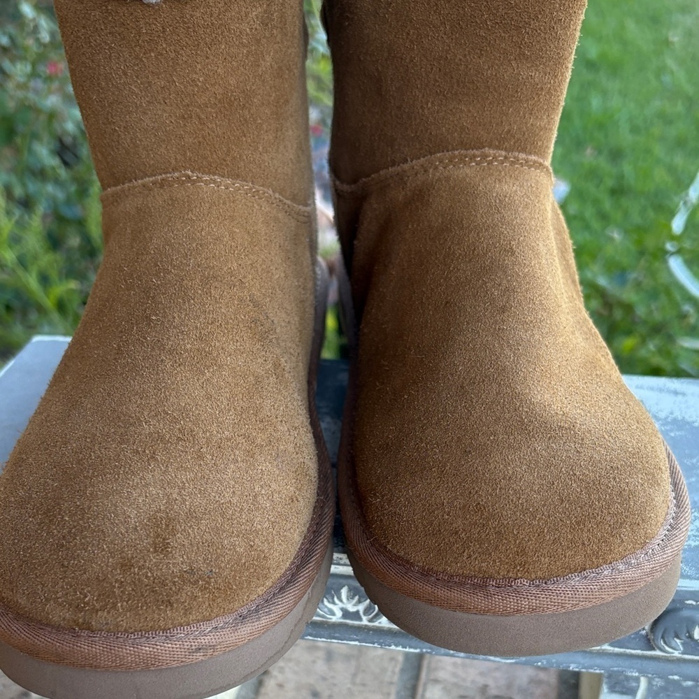 Koolaburra Tan Suede Boots with Shearling Trim - Picture 4 of 11